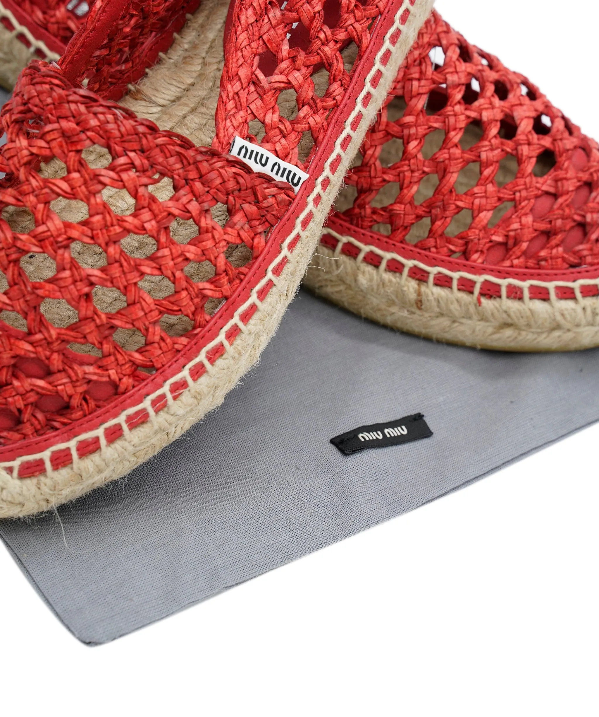 Miu Miu Woven Leather Espadrilles in Red with Jute Sole size 35 ALC0739